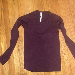 Lululemon long sleeve dry fit. Color is burgandy